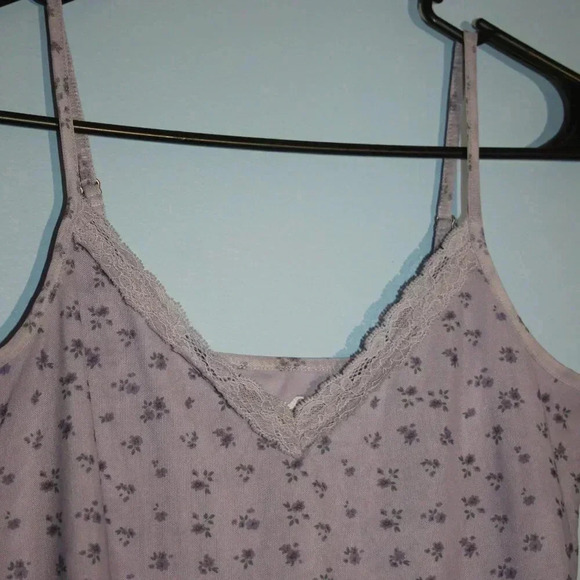 Hollister Camisole with Lace Lilac Floral Print - Picture 6 of 14